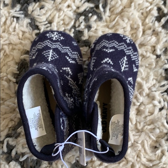 NWT Baby booties, dark blue, fuzzy inside - Picture 5 of 6